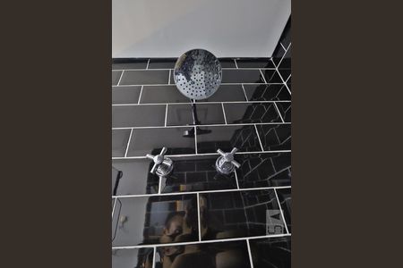 Banheiro de apartamento para alugar com 1 quarto, 24m² em Pinheiros, São Paulo