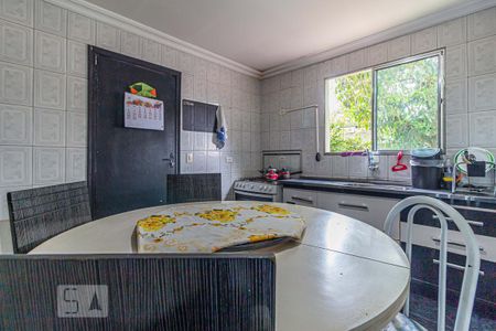 Casa à venda com 429m², 6 quartos e 1 vaga Casa à venda com 429m², 6 quartos e 1 vagaCozinha - Casa 2