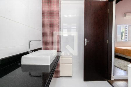 Casa para alugar com 450m², 4 quartos e 3 vagasBanheiro 1