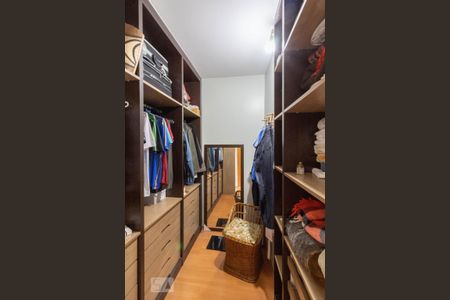 Closet do Quarto 1 de casa para alugar com 2 quartos, 115m² em Jardim Peri, São Paulo