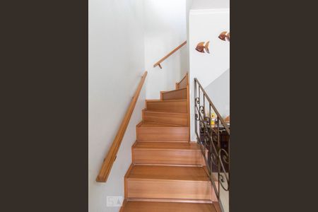 Escada de casa para alugar com 2 quartos, 115m² em Jardim Peri, São Paulo