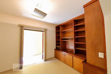 Sala de TV de casa à venda com 3 quartos, 279m² em Vila Rosália, Guarulhos