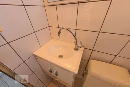 Casa à venda com 279m², 3 quartos e 3 vagas Casa à venda com 279m², 3 quartos e 3 vagasBanheiro 1
