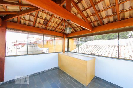Casa à venda com 279m², 3 quartos e 3 vagas Casa à venda com 279m², 3 quartos e 3 vagasMirante