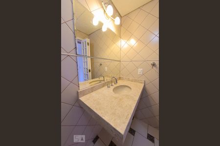 Casa à venda com 279m², 3 quartos e 3 vagas Casa à venda com 279m², 3 quartos e 3 vagasBanheiro da Suite 2
