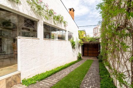 Casa para alugar com 297m², 3 quartos e 8 vagas Casa para alugar com 297m², 3 quartos e 8 vagasEntrada