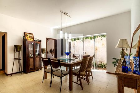 Casa para alugar com 297m², 3 quartos e 8 vagas Casa para alugar com 297m², 3 quartos e 8 vagasSala de Jantar