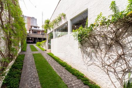 Casa para alugar com 297m², 3 quartos e 8 vagas Casa para alugar com 297m², 3 quartos e 8 vagasEntrada