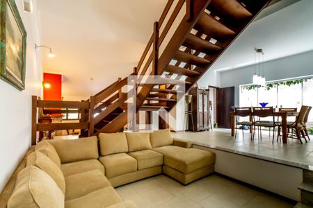 Sala de TV de casa para alugar com 3 quartos, 297m² em Vila Rosália, Guarulhos