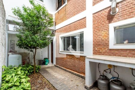 Casa para alugar com 297m², 3 quartos e 8 vagas Casa para alugar com 297m², 3 quartos e 8 vagasQuintal