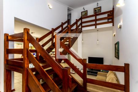 Escada de casa para alugar com 3 quartos, 297m² em Vila Rosália, Guarulhos