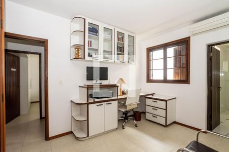 Casa para alugar com 297m², 3 quartos e 8 vagas Casa para alugar com 297m², 3 quartos e 8 vagasSuíte 3