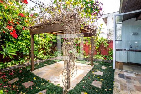 Casa para alugar com 297m², 3 quartos e 8 vagas Casa para alugar com 297m², 3 quartos e 8 vagasGazebo