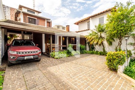 Casa para alugar com 297m², 3 quartos e 8 vagas Casa para alugar com 297m², 3 quartos e 8 vagasÁrea externa