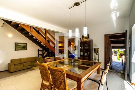Casa para alugar com 297m², 3 quartos e 8 vagas Casa para alugar com 297m², 3 quartos e 8 vagasSala de Jantar