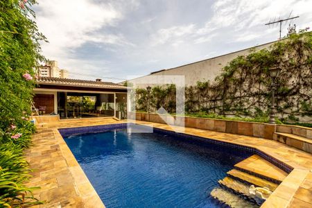 Casa para alugar com 297m², 3 quartos e 8 vagas Casa para alugar com 297m², 3 quartos e 8 vagasPiscina