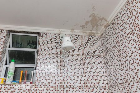 Casa à venda com 400m², 6 quartos e 6 vagas Casa à venda com 400m², 6 quartos e 6 vagasChuveiro