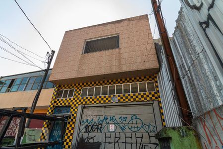 Casa à venda com 400m², 6 quartos e 6 vagas Casa à venda com 400m², 6 quartos e 6 vagasFachada