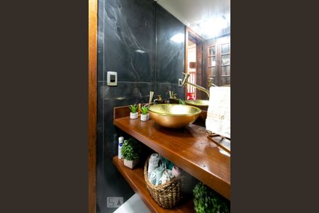 Casa de condomínio à venda com 120m², 3 quartos e 2 vagasLavabo