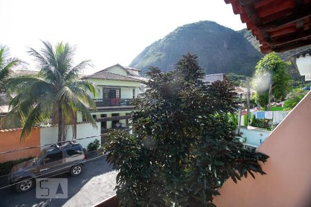 Casa de condomínio à venda com 120m², 3 quartos e 2 vagasSuite - Vista