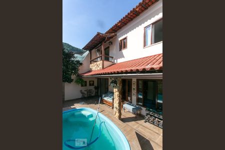 Casa de condomínio à venda com 120m², 3 quartos e 2 vagasFachada