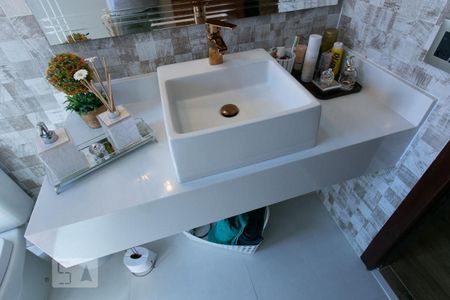 Casa de condomínio à venda com 120m², 3 quartos e 2 vagasBanheiro Corredor