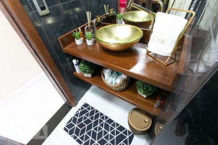 Casa de condomínio à venda com 120m², 3 quartos e 2 vagasLavabo