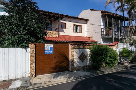 Casa de condomínio à venda com 120m², 3 quartos e 2 vagasFachada