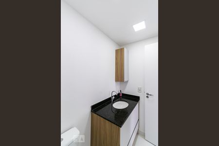 Banheiro de kitnet/studio para alugar com 1 quarto, 34m² em Mirandópolis, São Paulo