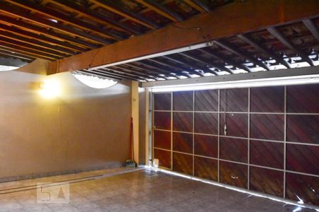 Garagem de casa para alugar com 3 quartos, 180m² em Vila do Castelo, São Paulo