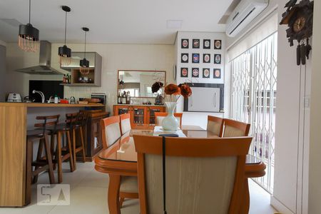 Sala de casa à venda com 3 quartos, 116m² em Jardim Itu Sabará, Porto Alegre