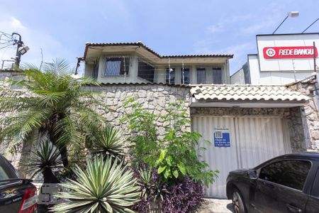 Casa para alugar com 280m², 4 quartos e 3 vagas Casa para alugar com 280m², 4 quartos e 3 vagasFachada da casa