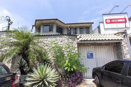 Casa para alugar com 280m², 4 quartos e 3 vagas Casa para alugar com 280m², 4 quartos e 3 vagasFachada da casa