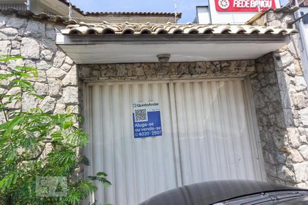 Casa para alugar com 280m², 4 quartos e 3 vagas Casa para alugar com 280m², 4 quartos e 3 vagasFachada da casa