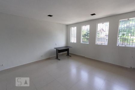 Casa para alugar com 280m², 4 quartos e 3 vagas Casa para alugar com 280m², 4 quartos e 3 vagasQuarto