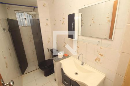 Banheiro  de casa para alugar com 2 quartos, 47m² em Conjunto Residencial José Bonifácio, São Paulo