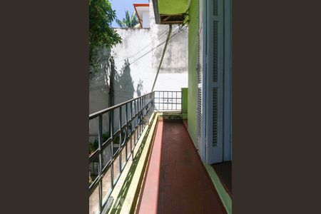 Casa à venda com 120m², 3 quartos e 2 vagas Casa à venda com 120m², 3 quartos e 2 vagasVaranda