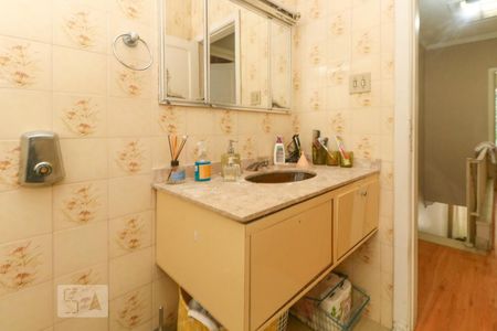 Casa à venda com 120m², 3 quartos e 2 vagas Casa à venda com 120m², 3 quartos e 2 vagasBanheiro