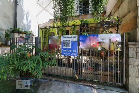 Casa à venda com 120m², 3 quartos e 2 vagas Casa à venda com 120m², 3 quartos e 2 vagasFachada