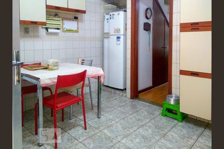 Casa à venda com 120m², 3 quartos e 2 vagas Casa à venda com 120m², 3 quartos e 2 vagasCozinha