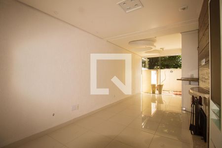 Sala de casa de condomínio para alugar com 4 quartos, 122m² em Vila Assunção, Porto Alegre