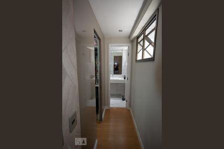 Apartamento à venda com 154m², 4 quartos e 3 vagasCorredor