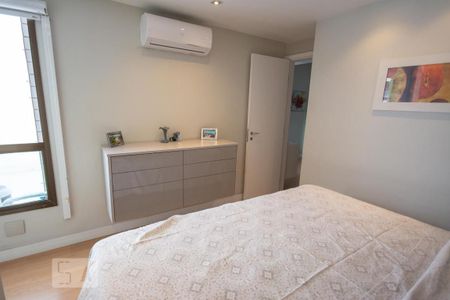 Apartamento à venda com 154m², 4 quartos e 3 vagasQuarto 2