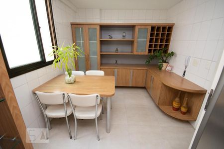 Apartamento à venda com 154m², 4 quartos e 3 vagasCozinha