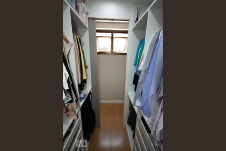 Apartamento à venda com 154m², 4 quartos e 3 vagasCloset