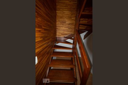 Apartamento à venda com 154m², 4 quartos e 3 vagasEscada