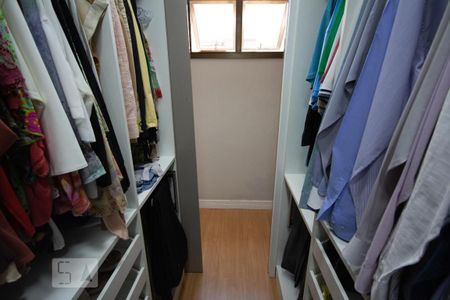 Apartamento à venda com 154m², 4 quartos e 3 vagasCloset