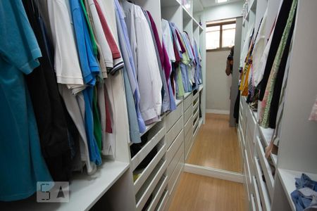 Apartamento à venda com 154m², 4 quartos e 3 vagasCloset