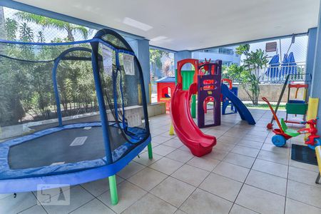 Apartamento à venda com 130m², 3 quartos e 2 vagas Apartamento à venda com 130m², 3 quartos e 2 vagasPlayground
