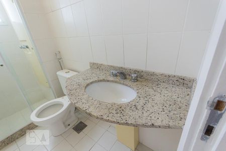 Apartamento à venda com 130m², 3 quartos e 2 vagas Apartamento à venda com 130m², 3 quartos e 2 vagasBanheiro da Suíte 1
